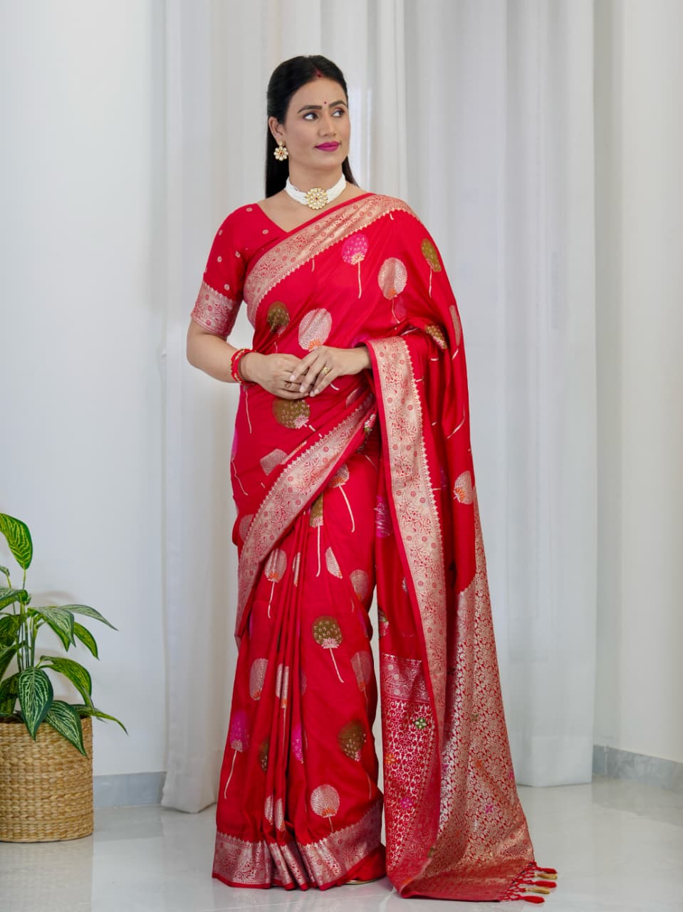 Khaddi Georgette Banarasi Saree With Meenakari Weaving Work