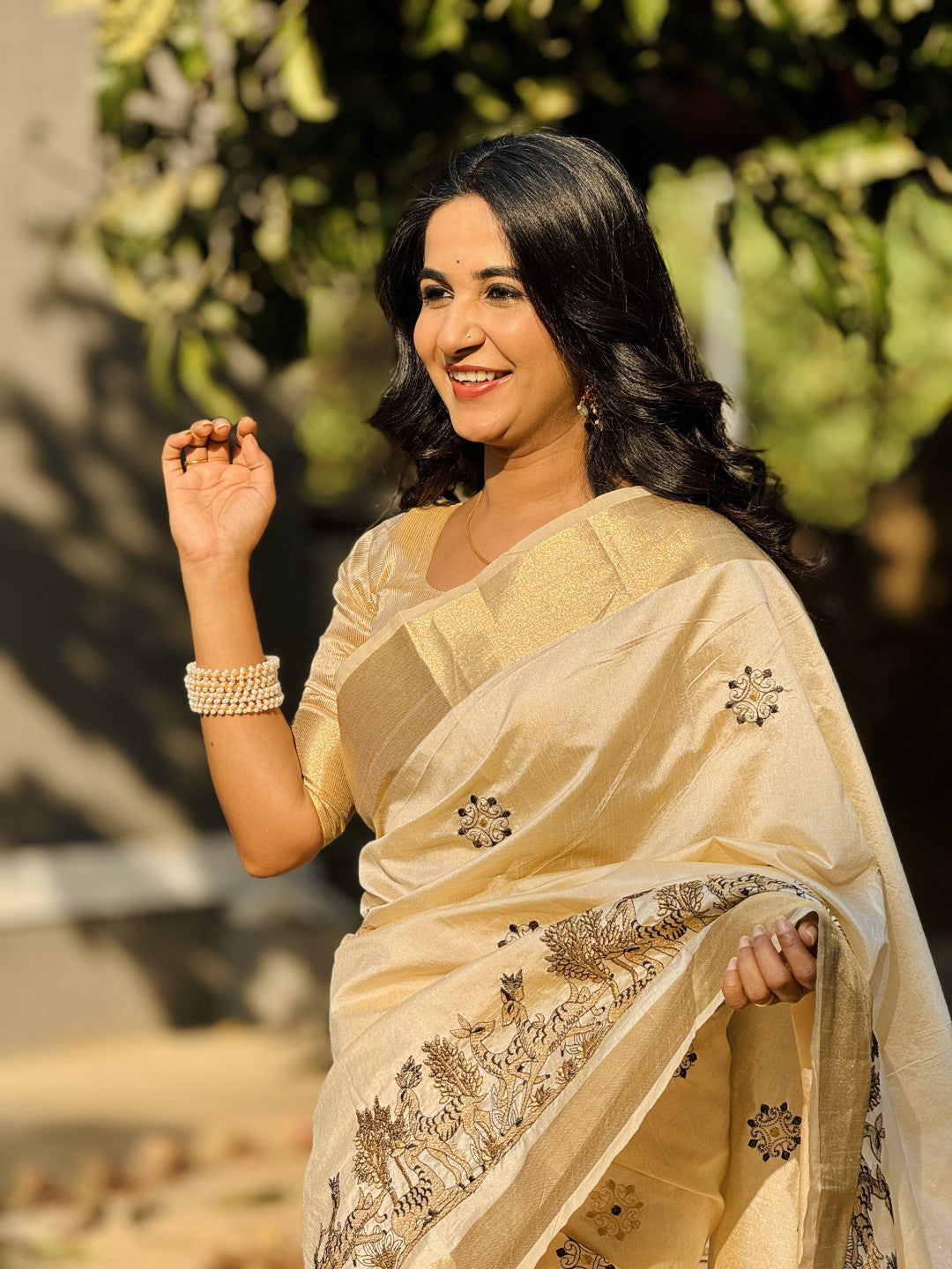 Off White Color Soft Tussar Silk Saree With Thread Embroidery Work And Zari Broder