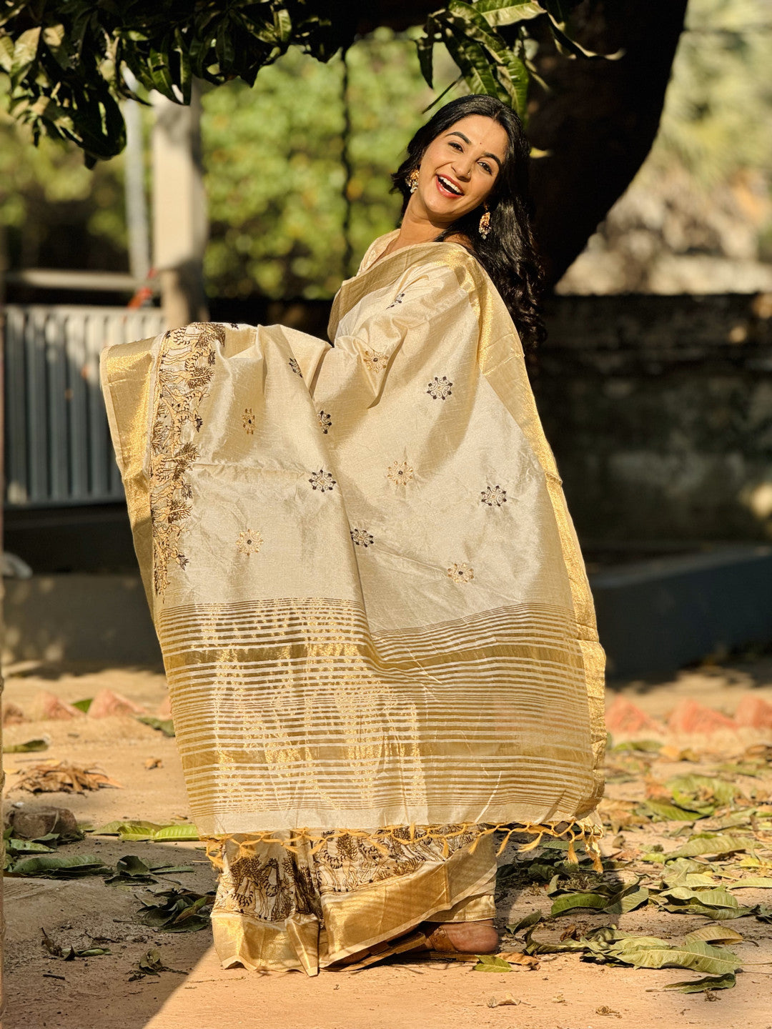 Off White Color Soft Tussar Silk Saree With Thread Embroidery Work And Zari Broder
