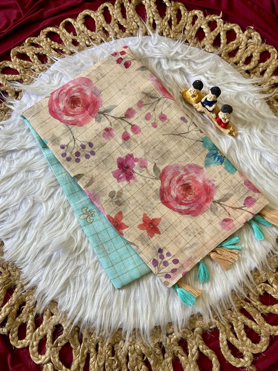 Soft Linen Cotton Saree With Beautiful Flower Printed Work