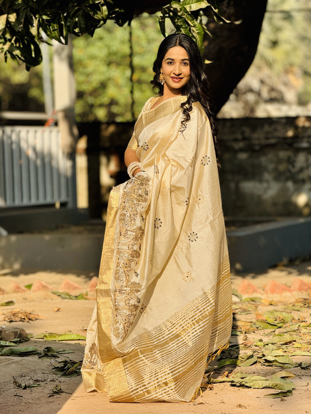 Off White Color Soft Tussar Silk Saree With Thread Embroidery Work And Zari Broder