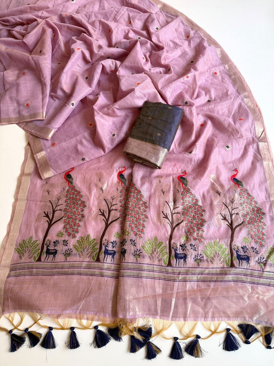 Chanderi Silk Saree With Thread Weaving Work